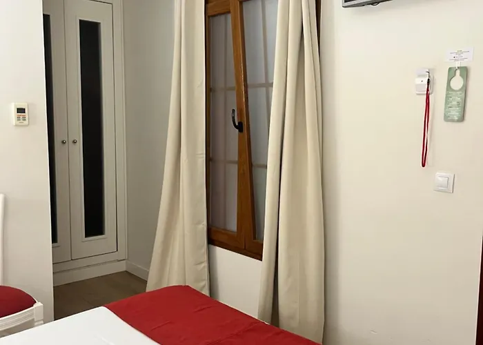 Al-andalus Πανσιόν *